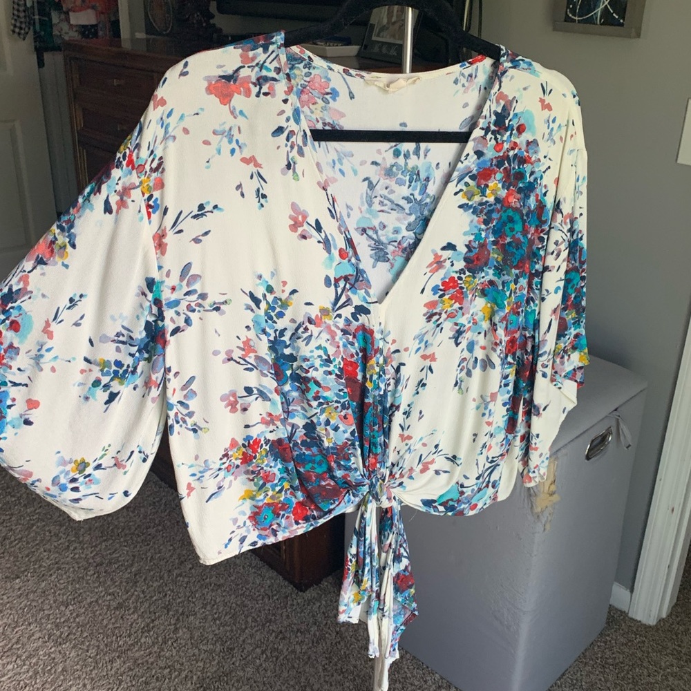 Red white and blue kimono style tie front top